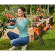 Nožnice na konáre - BLACK & DECKER - 18V, 1x AKU 2Ah (s batériou a nabíjačkou)_use1 (1)